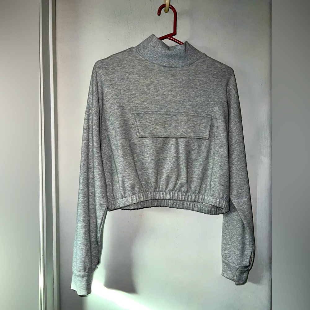 ‼️EUC‼️ Heather Grey Crop Sweatshirt w Front Pocket